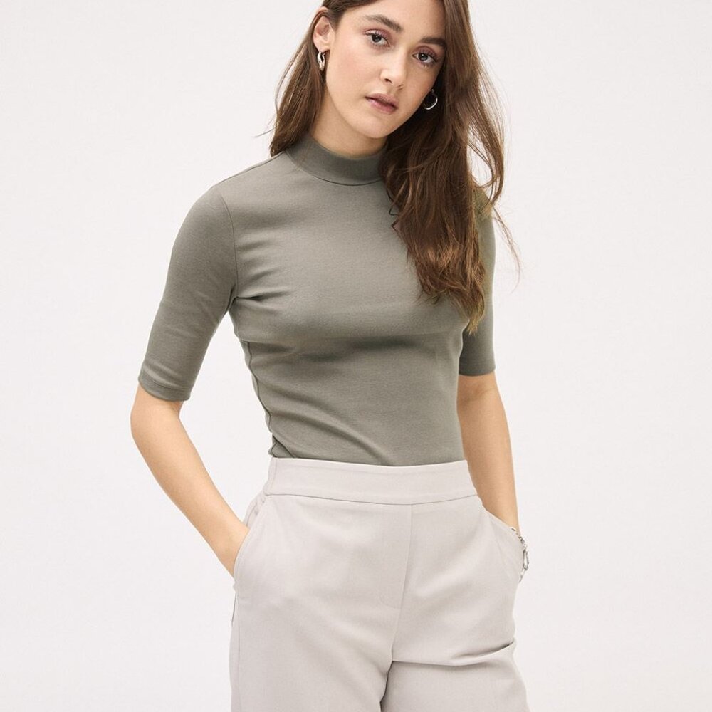 NWT RW&CO Elbow-Sleeve Mock-Neck Fitted Ribbed Tee
